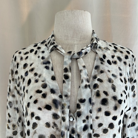 EUC 100% silk Ecru brand blouse size Small - Picture 2 of 13